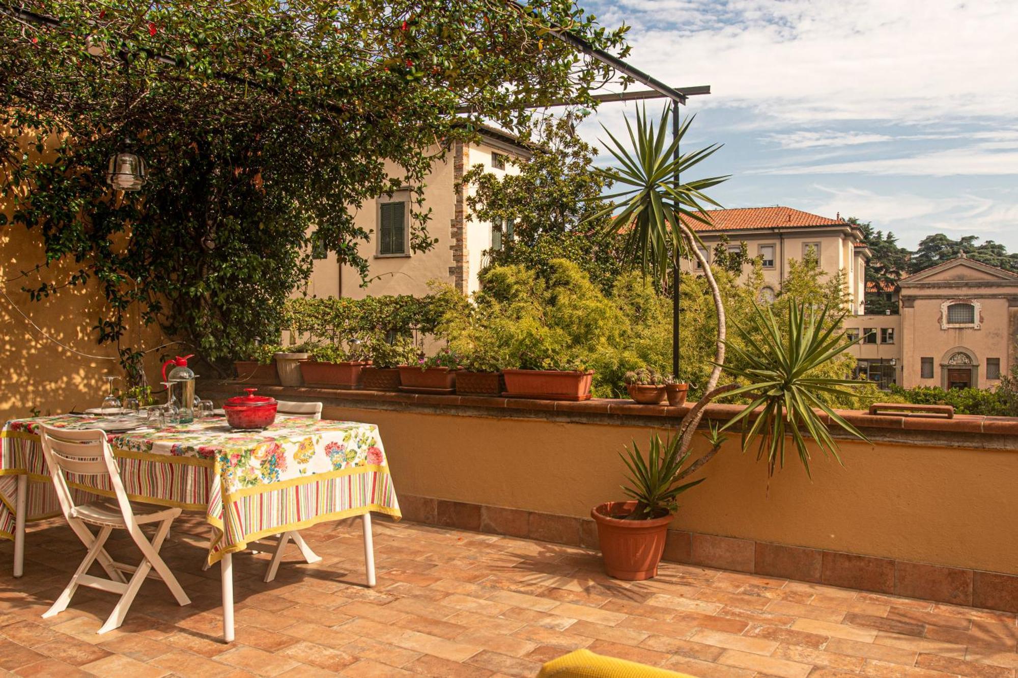 Palazzo Micheletti Lucca Apartment ภายนอก รูปภาพ